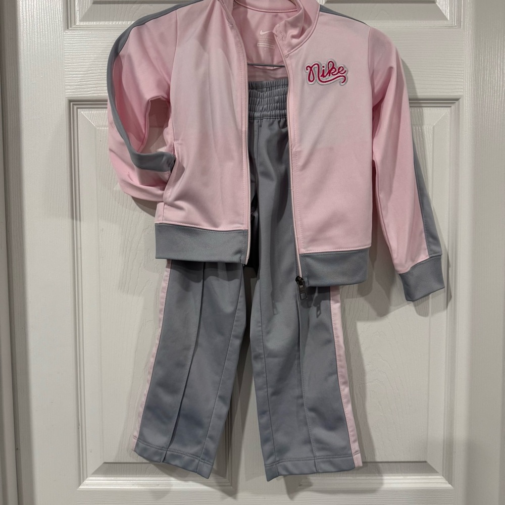 Nike Kids Matching Set in Pink and Gray - Picture 2 of 7